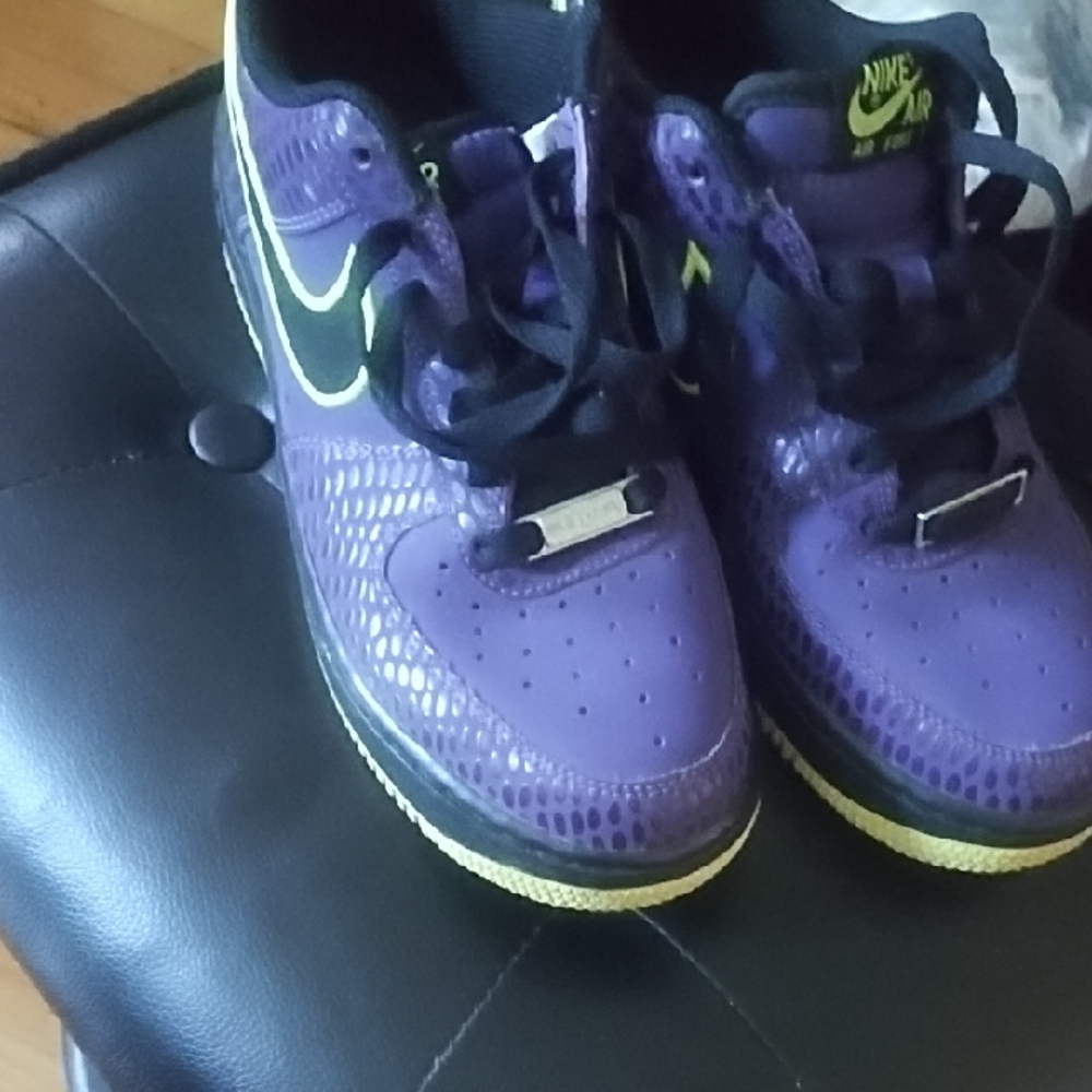 Nike Kids Purple and Black Sneakers